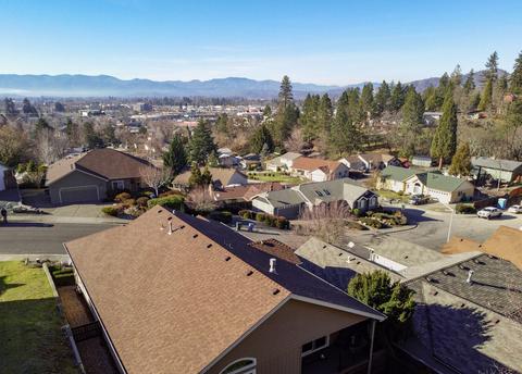 295 SE Independence Dr, Grants Pass, OR 97527 photo 28