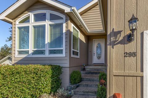 295 SE Independence Dr, Grants Pass, OR 97527 photo 3