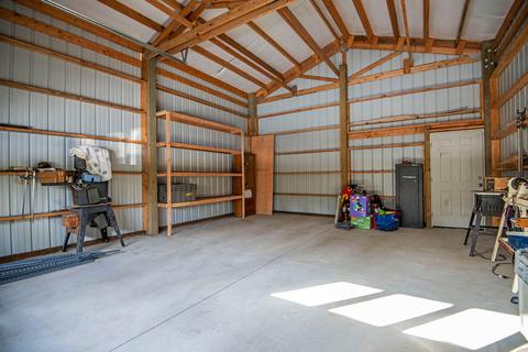 16932 Upland Rd, Bend, OR 97707 photo 3