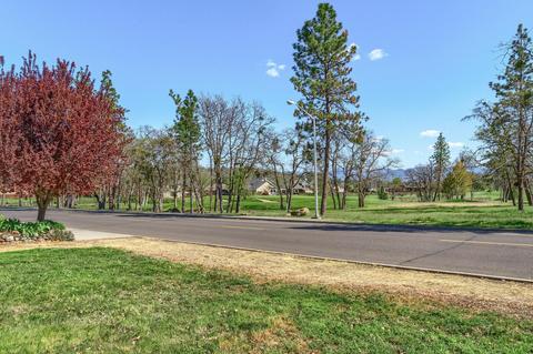 617 Arrowhead Trl, Eagle Point, OR 97524 photo 4