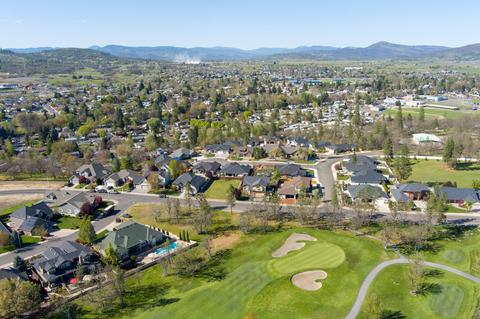 617 Arrowhead Trl, Eagle Point, OR 97524 photo 9