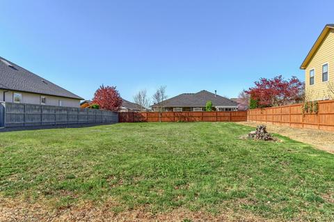 617 Arrowhead Trl, Eagle Point, OR 97524 photo 2