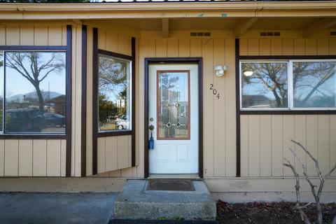 204 Pardee Ln, Grants Pass, OR 97527 photo 2