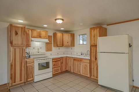 204 Pardee Ln, Grants Pass, OR 97527 photo 8