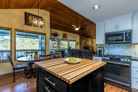 17704 Rogue Ln, Sunriver, OR 97707 photo 14