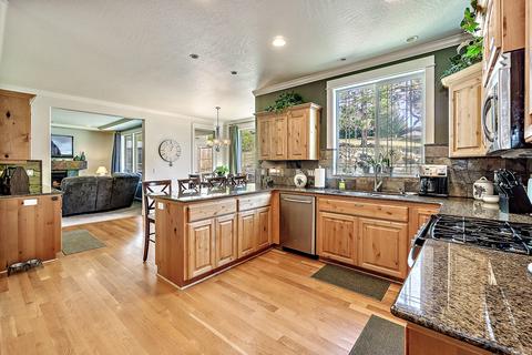 36 Greenmoor Dr, Eagle Point, OR 97524 photo 10