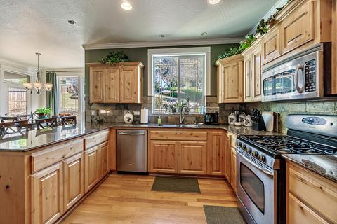 36 Greenmoor Dr, Eagle Point, OR 97524 photo 11
