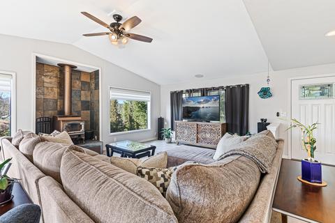 697 E Intervale Rd, Grants Pass, OR 97527 photo 8