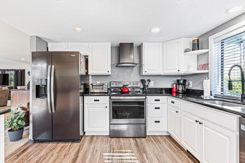 697 E Intervale Rd, Grants Pass, OR 97527 photo 17