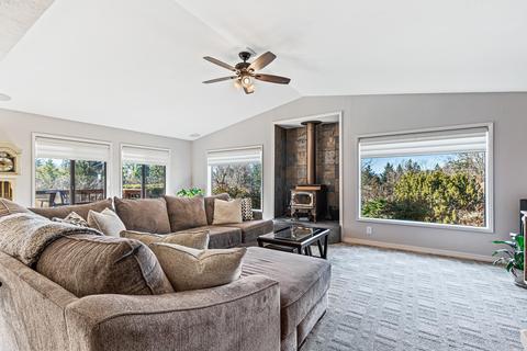 697 E Intervale Rd, Grants Pass, OR 97527 photo 6