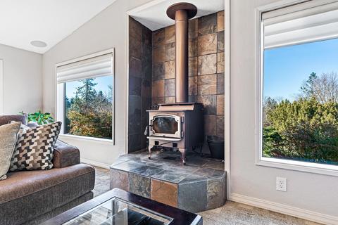 697 E Intervale Rd, Grants Pass, OR 97527 photo 7