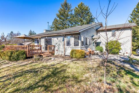 697 E Intervale Rd, Grants Pass, OR 97527 photo 2