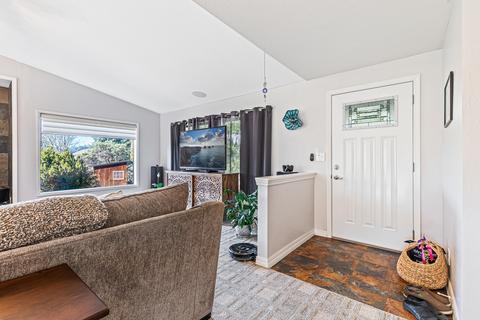 697 E Intervale Rd, Grants Pass, OR 97527 photo 4