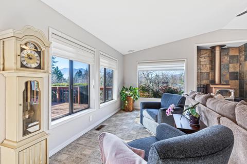 697 E Intervale Rd, Grants Pass, OR 97527 photo 10