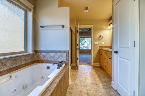 60320 Sage Stone Loop, Bend, OR 97702 photo 26