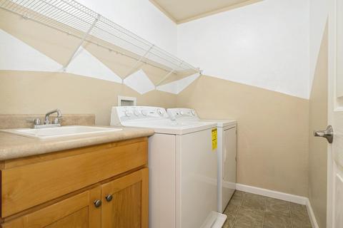360 Live Oak Loop, Central Point, OR 97502 photo 11