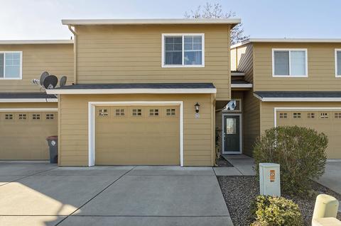 360 Live Oak Loop, Central Point, OR 97502 photo 1