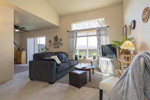 360 Live Oak Loop, Central Point, OR 97502 photo 3