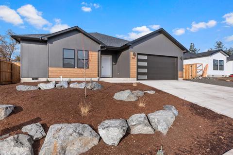 363 Arrowhead Trl, Eagle Point, OR 97524 photo 2