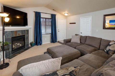 63181 NE Boyd Acres Rd, Bend, OR 97701 photo 4