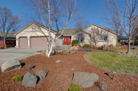 1087 Coral Rdg, Eagle Point, OR 97524 photo 1