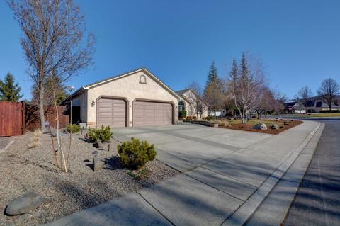 1087 Coral Rdg, Eagle Point, OR 97524 photo 2