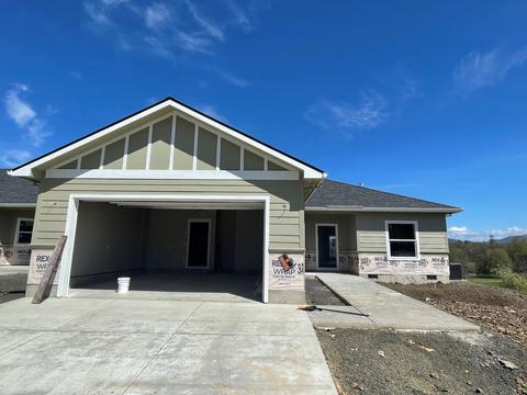 221 Sky Hawk Dr, Eagle Point, OR 97524 photo 1