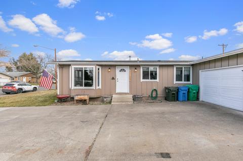 32 N Buchanan Ave, Eagle Point, OR 97524 photo 4