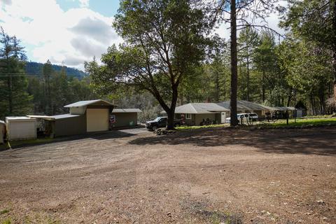 2675 Long Branch Rd, Eagle Point, OR 97524 photo 4