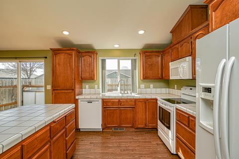 1142 Hawk Dr, Central Point, OR 97502 photo 10