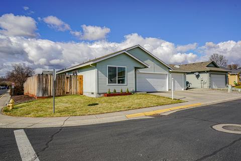 1142 Hawk Dr, Central Point, OR 97502 photo 2