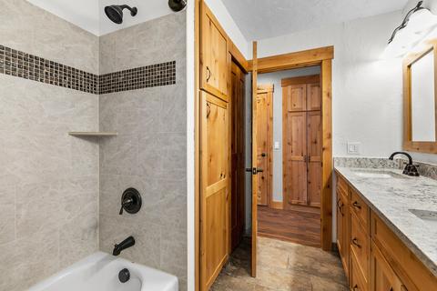 17050 Cooper Dr, Bend, OR 97707 photo 37
