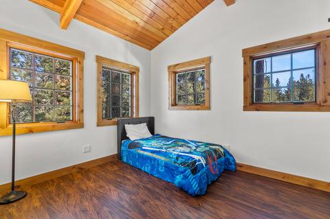 17050 Cooper Dr, Bend, OR 97707 photo 31