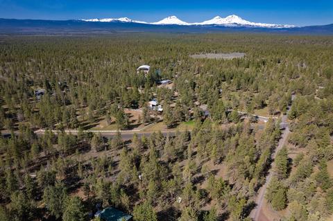 67296 Harrington Loop Rd, Bend, OR 97703