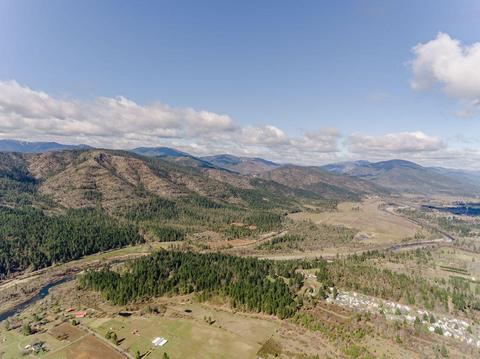 569 E Forks Cir, Cave Junction, OR 97523 photo 6
