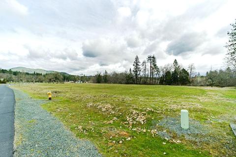 569 E Forks Cir, Cave Junction, OR 97523 photo 4