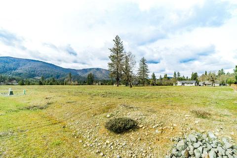 562 E Forks Cir, Cave Junction, OR 97523 photo 3