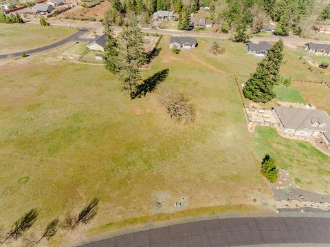 562 E Forks Cir, Cave Junction, OR 97523 photo 9