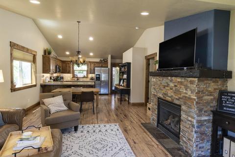 1276 NE Shane Ln, Bend, OR 97701 photo 2