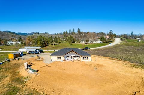 282 Robleda Dr, Central Point, OR 97502 photo 41