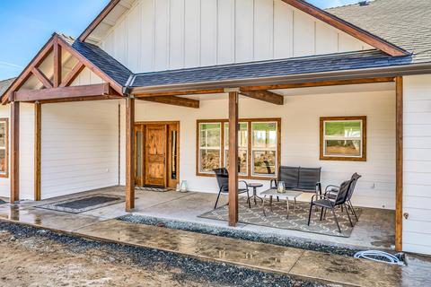 282 Robleda Dr, Central Point, OR 97502 photo 3