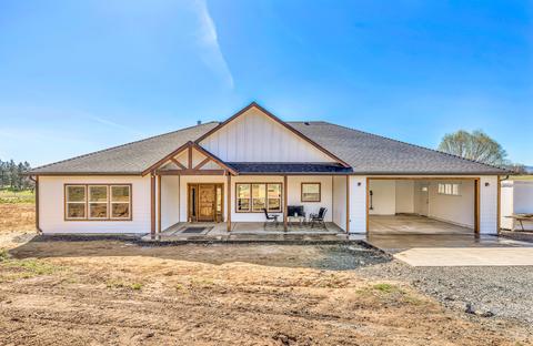282 Robleda Dr, Central Point, OR 97502 photo 1