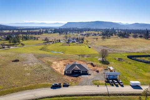 282 Robleda Dr, Central Point, OR 97502 photo 35
