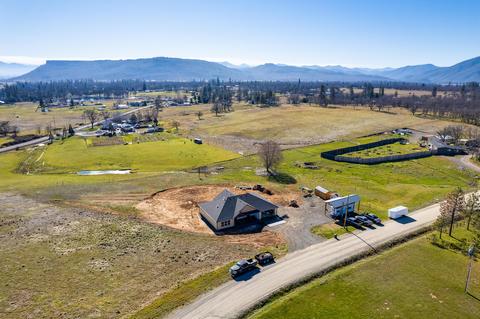 282 Robleda Dr, Central Point, OR 97502 photo 36