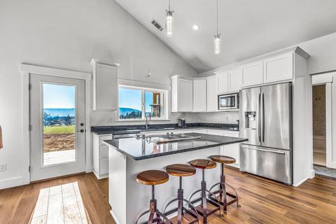 282 Robleda Dr, Central Point, OR 97502 photo 14