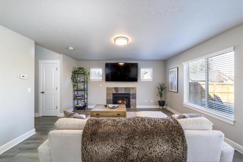 60999 Grand Targhee Dr SE, Bend, OR 97702 photo 12