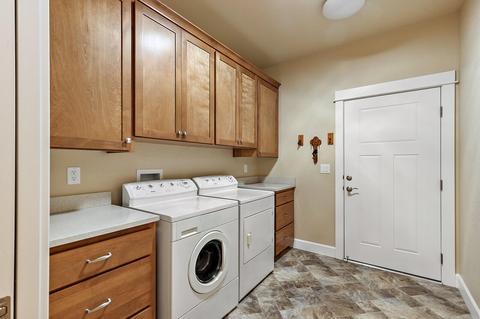 565 Eagle Rock, Central Point, OR 97502 photo 31