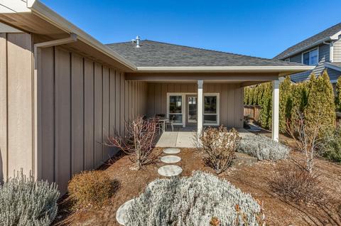 565 Eagle Rock, Central Point, OR 97502 photo 8