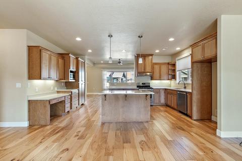 565 Eagle Rock, Central Point, OR 97502 photo 28
