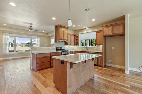 565 Eagle Rock, Central Point, OR 97502 photo 20